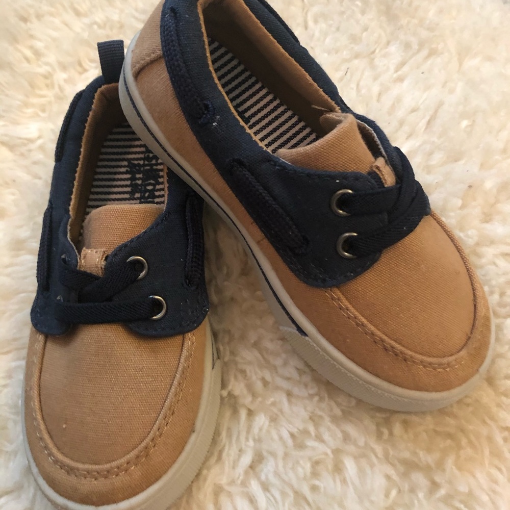 💙LIKE NEW OshKosh B'Gosh Boys Slip on Shoes💙